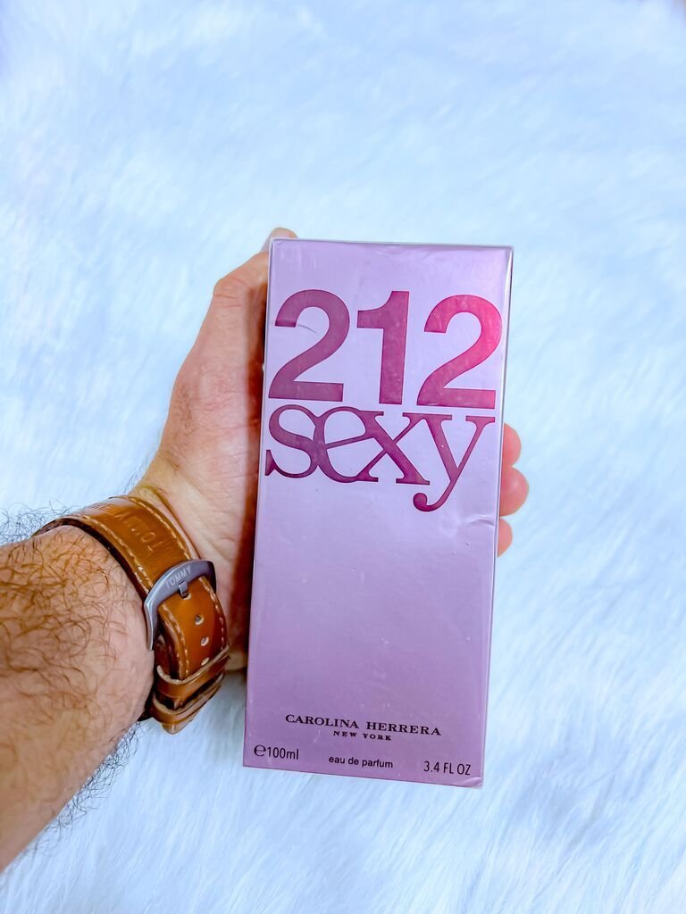 212 Sexy Carolina Herrera [ sealed master box ] للنساء - Flowry
